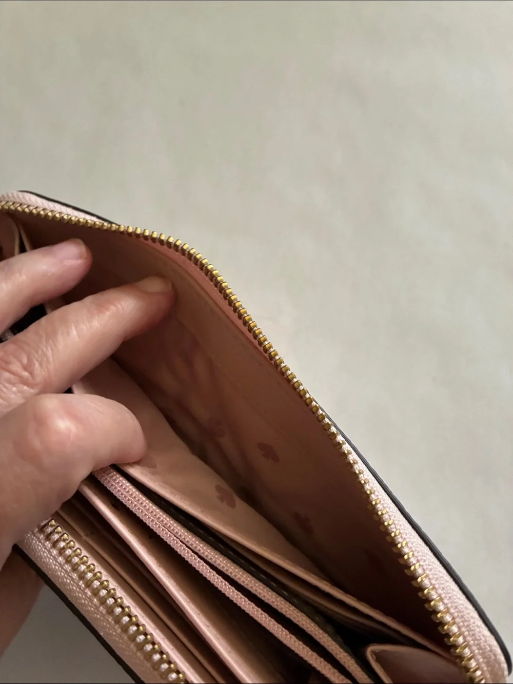 kate spade zip around